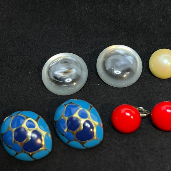 Lot of 7 Gold Tone Clip On Earrings (3951) - Picture 2 of 8